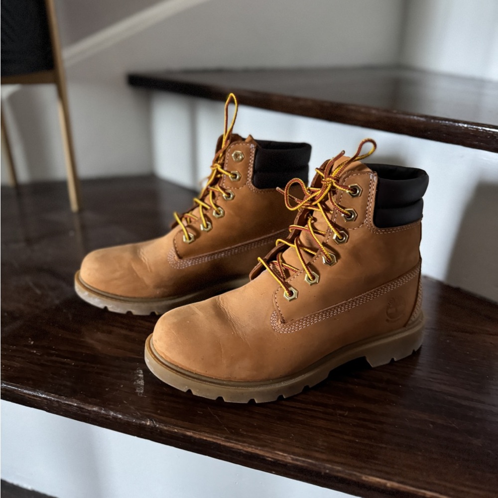 Timberland Tan and Black Boots with Nubuck Upper and Padded Collar